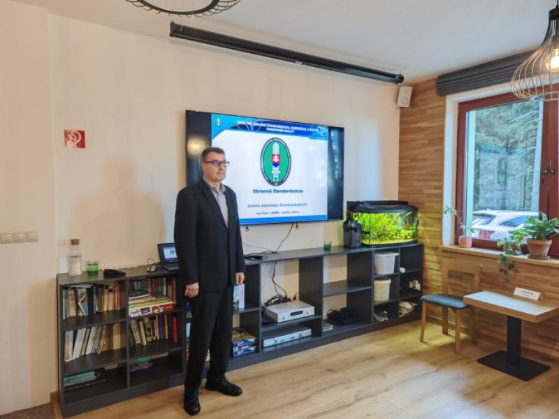 ODBORNÉ ZAMESTNANIE PRE DODÁVATEĽOV VÝROBKOV ALEBO SLUŽIEB NA ÚČELY OBRANY