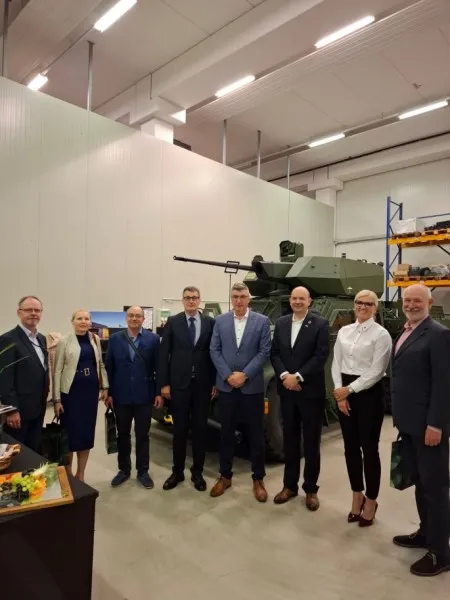 NÁVŠTEVA PREDSTAVITEĽOV OBRANNÉHO PRIEMYSLU SLOVINSKA.